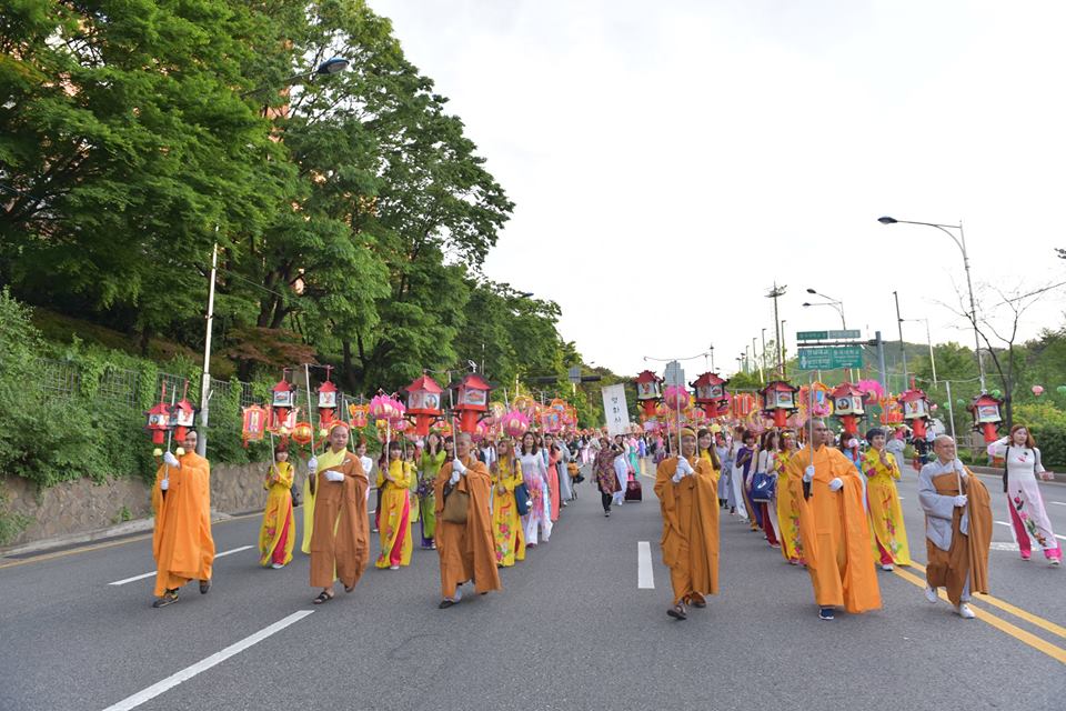 Lễ diễu hành lồng đèn mừng Phật Đản tại Seoul